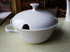 Suppenterrine in weiß von