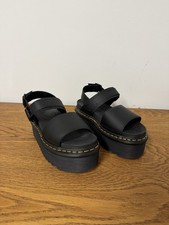 Dr. Martens Air Wair Voss Quad Plateausandalette schwarz black hydro Gr. 38 Neu