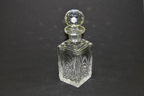 Glasflakon geschliffen mit