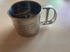 Einhand Metall Puderzuckerstreuer, Mehlsieb, Sieb Dr. Oetker D. B. P. Vintage