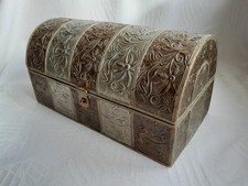 Truhe Holz+Metall beschlagen