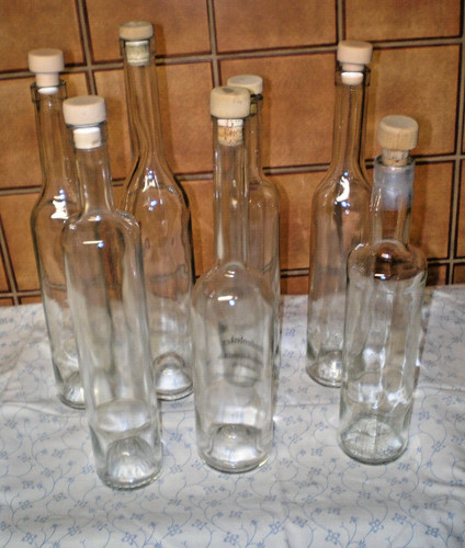 Leere glasflaschen mit - 7,