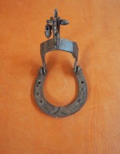 Türklopfer Hufeisen Sporen mit Rad und Glocken beweglich massiv Metall Scharnier