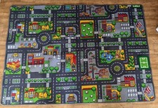 Großer Spielteppich doppelseitig mit zwei Straßenlandschaften