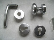 Korridor Rosetten Garnitur matt chrom Taro Schössmetall PZ Knauf  rechts