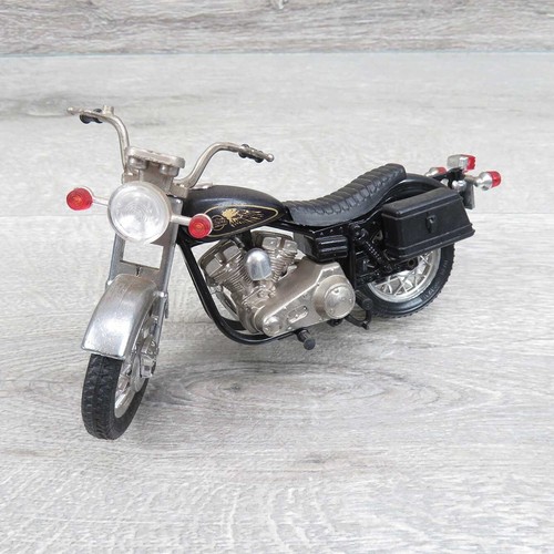 Guiloy harley - 1:18?,