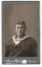 Fotografie Anna Björk, Vaxholm, schwedischer Marine Soldat in Uniform mit Matro 