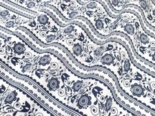 Baumwolldruck Blumen in Bordüren, weiß-dunkelblau, 150 cm breit, Meterw, ab 0,5m