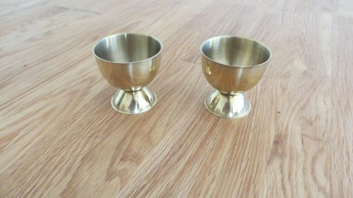 Goldfarbene eierbecher - 2,
