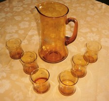 Saft Service bestehend aus einer Glaskanne und 6 Gläsern