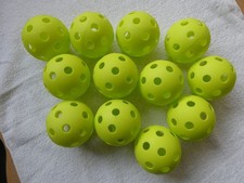 12 Stück Floorhockey Unihockey Ball TOX limonengrün Ø 72 mm Lochball weich/soft