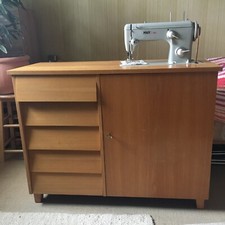 Nähmaschine Pfaff  260  und Nähmaschinenschrank mit Tretpedal ohne Motor