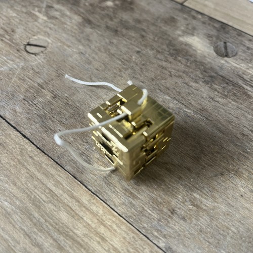 Figur goldfarben - Ü-ei,