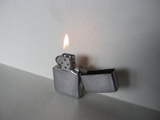 Zippo Bradford USA - Benzinfeuerzeug - Sturmfeuerzeug - Jahrgang L 22 - Silber