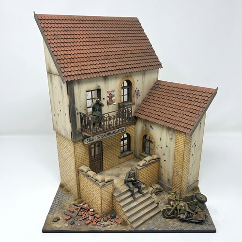 Wohnhaus mit balkon - wohnhaus,