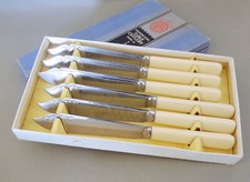 Larko England Set 6 Fischmesser * verzierte Klinge * Griffe Elfenbein-Optik