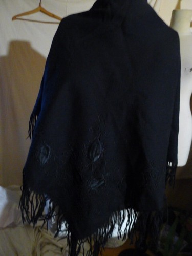 Antikes trachten tuch bestickt - tuch,