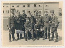 Foto Luftwaffe Soldaten Ausrüstung, Ärmelabzeichen Flakartillerie 2.WK (6675a)