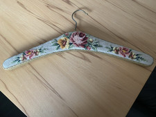 Kleiderbügel Gobelin/Samt Petit Point Stickerei