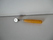 Raviolirad-Teigrädchen mit Holzkriff