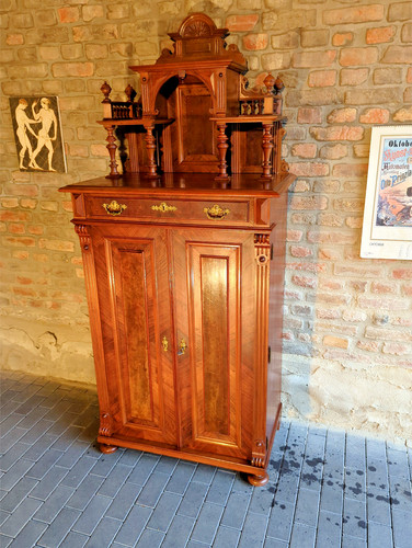 Vertiko mit