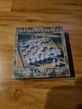Design Schachspiel aus Glas