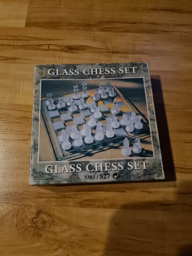 Design schachspiel aus glas - aus,