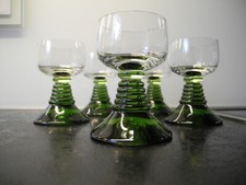 Neuwertig 5 Weinrömer mit gerilltem Trompetenfuß 200 ml