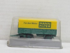 2-Achs-Pritschenanhänger "Mann Filter" gelb/grün Box Efsi 1:87