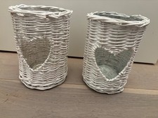 2 süße Korb Windlichter im Landhausstil mit Glaseinsatz