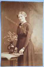 orig. Foto AK Frau Dame um