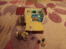 Schleich Wohnwagen mit Pferd