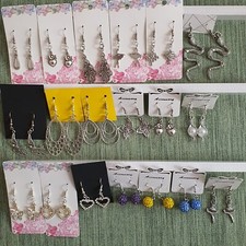 Ohrringe, Handarbeit, verschiedene Metallanhänger, teils mit Strass