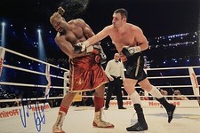 Vitali Klitschko signiert Box