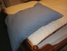 BLAUES BALLONBETT BETT INLETT IM CORD DESIGN SELTEN