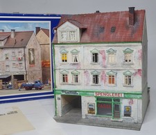 POLA 164 "Stadthaus m. Klempner-Werkstatt" (Spur H0) - Fertigmodell ohne LKW