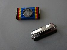 (S1-190) Deutsche Fluthilfe 2002 Bandspange Fluthelfer Hochwasser + Halter