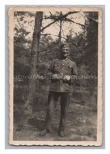Wehrmachtssoldat im Nadelwald