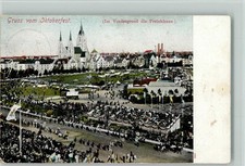 13018185 - Im Vordergrund die Preisfahnen Oktoberfest