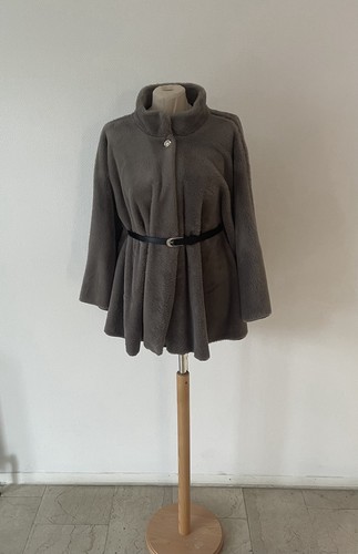 Eleganter grauer poncho mit - grauer,