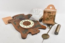 C25O49- Wanduhr Einzelteile ua Uhrwerk Gehäuse Holz Zifferblatt Pendel Gewichte 