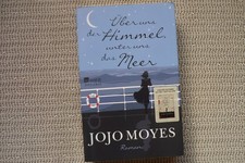 Über uns der Himmel, unter uns das Meer von Jojo Moyes (2016, Taschenbuch)