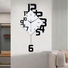 Moderne Wanduhr mit Pendel