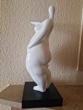 Figur.Sehr dicke Frau.Weiß.Art Kunststoff.Hochglänzend lackiert.36,6 cm G.höhe