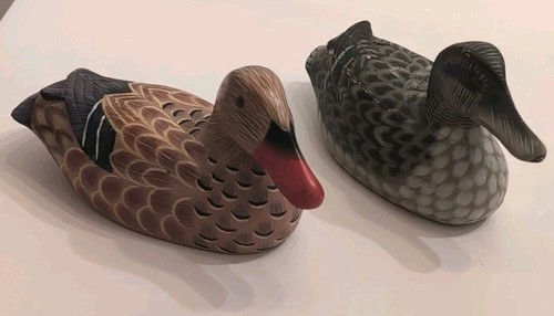 Handgeschnitzte holzfigur ente - holzfigur,