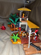 Playmobil Pirateninsel mit Gefängniszelle, Piraten, Hai und Zubehör
