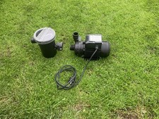 Pool Pumpe mit Vorfilter