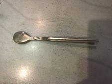 Alte Schmiedezange? mit flachem, ovalem Kopf, evtl. verchromt, Alter unbekannt