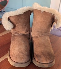 UGG Australia Bailey Button Größe 38 Chestnut 