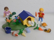 Kinder mit Kleintieren + Wiese